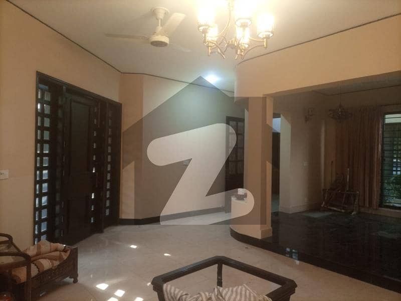 ڈی ایچ اے فیز 3 - بلاک ایکس فیز 3,ڈیفنس (ڈی ایچ اے),لاہور میں 3 کمروں کا 1 کنال زیریں پورشن 1.75 لاکھ میں کرایہ پر دستیاب ہے۔