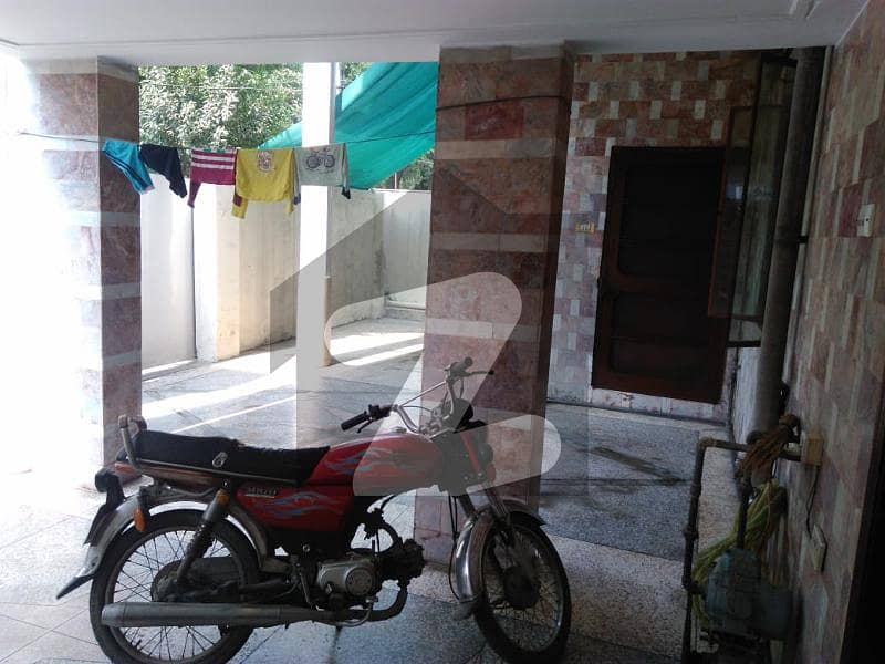 علامہ اقبال ٹاؤن ۔ کامران بلاک علامہ اقبال ٹاؤن,لاہور میں 5 کمروں کا 10 مرلہ مکان 3.5 کروڑ میں برائے فروخت۔