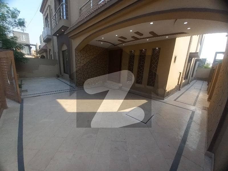 10 Marla House Available For Sale Bahria Town Lahore
