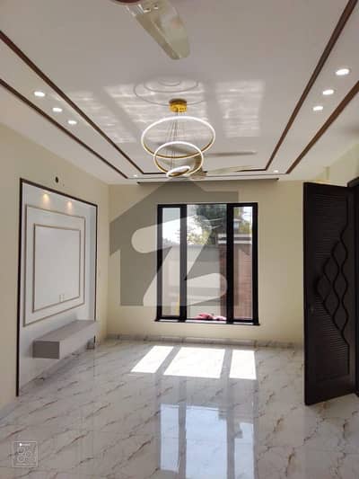 اتحاد ٹاؤن رائیونڈ روڈ,لاہور میں 8 کمروں کا 6 مرلہ مکان 1.2 لاکھ میں کرایہ پر دستیاب ہے۔