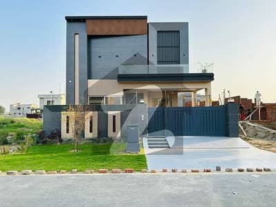 Luxurious designer 10 Marla house for rent in overseas 02