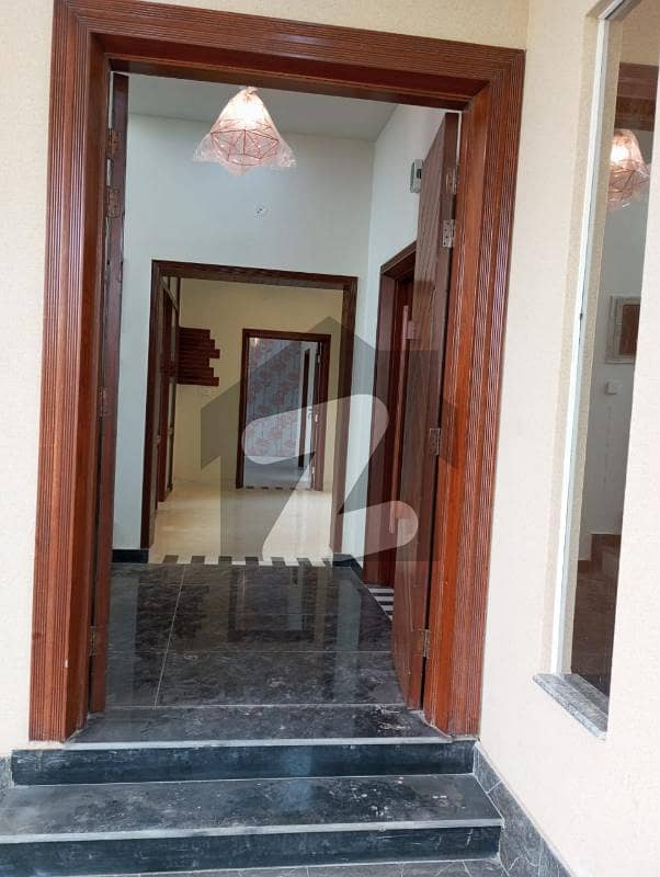 ماڈل سٹی ون کینال روڈ,فیصل آباد میں 3 کمروں کا 5 مرلہ مکان 2.15 کروڑ میں برائے فروخت۔