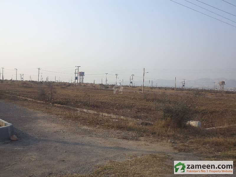 1 Kanal Boulevard Plot In D Block Awt D-18 Islamabad For Urgent Sale