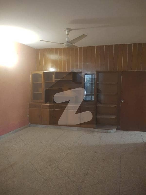 کیولری ایکسٹینشن لاہور میں 2 کمروں کا 14 مرلہ زیریں پورشن 68.0 ہزار میں کرایہ پر دستیاب ہے۔