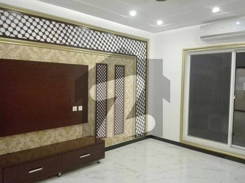 بحریہ ٹاؤن جناح بلاک بحریہ ٹاؤن سیکٹر ای,بحریہ ٹاؤن,لاہور میں 3 کمروں کا 5 مرلہ مکان 2.1 کروڑ میں برائے فروخت۔
