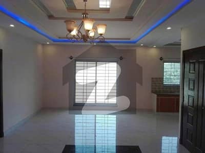8 Marla Slightly House for Sale In Bahria Town - Usman Block Lahore