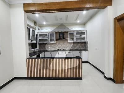 کورنگ ٹاؤن اسلام آباد میں 4 کمروں کا 6 مرلہ مکان 2.75 کروڑ میں برائے فروخت۔