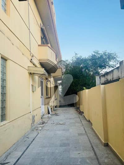 House for Rent in Sector F-7 islamabad Semi Furnished House All Rooms AC Install