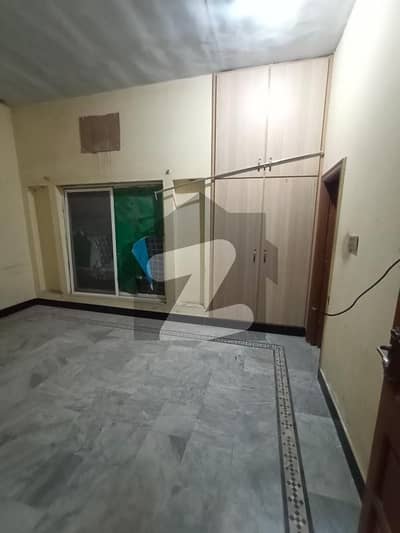 سعید کالونی فیصل آباد میں 2 کمروں کا 3 مرلہ مکان 23.0 ہزار میں کرایہ پر دستیاب ہے۔