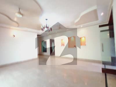 PRIME LOCTION ONE KANAL LOWER LOCK UPPER PORTION FOR RENT IN DHA PHASE 4 ,