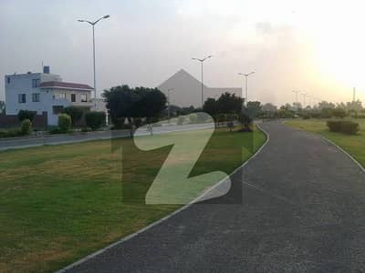 2 Kanal Plot In The Middle Of Landscaped Parks Excellent Location