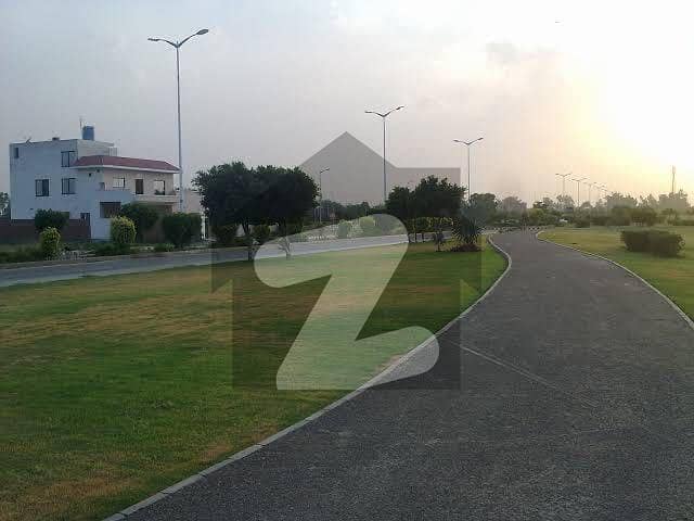 بینکرس ایوینیو کوآپریٹو ہاؤسنگ سوسائٹی لاہور میں 2 کنال رہائشی پلاٹ 3.55 کروڑ میں برائے فروخت۔