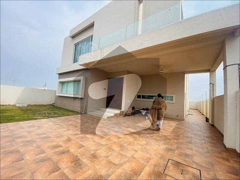 1 KANAL MOST BEAUTIFULL HOUSE AVAILABLE FOR RENT IN DHA PHASE 4 TOP LOCATION