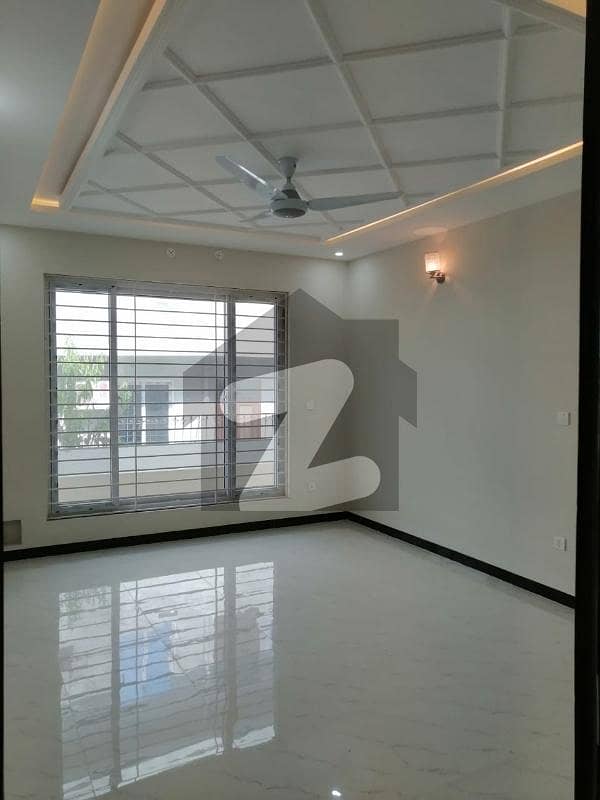 40x80 (14Marla)House Available For sale in G_13 Rent value 3 Lakh