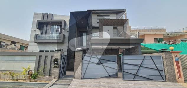 Designer Luxurious House For Sale In Wapda Town Lahore