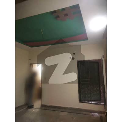 کینال بینک ہاؤسنگ سکیم لاہور میں 5 کمروں کا 6 مرلہ مکان 70.0 ہزار میں کرایہ پر دستیاب ہے۔