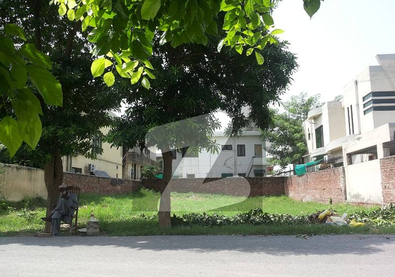DHA PHASE-7, BLOCK R, ONE KANAL PLOT NO. R-284 FOR SALE