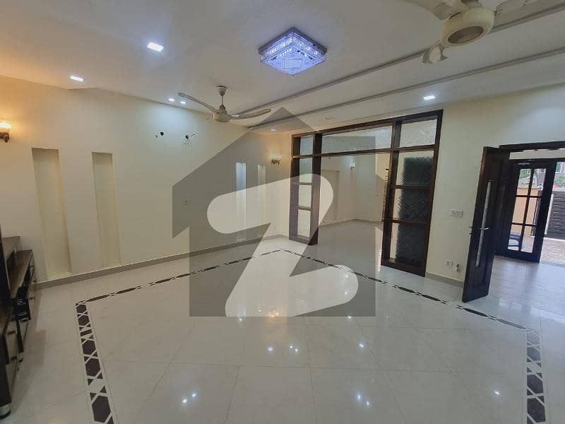 10 Marla Most Beautifull Modern Design House For Sale In Overseas A Bahria Town Lahore