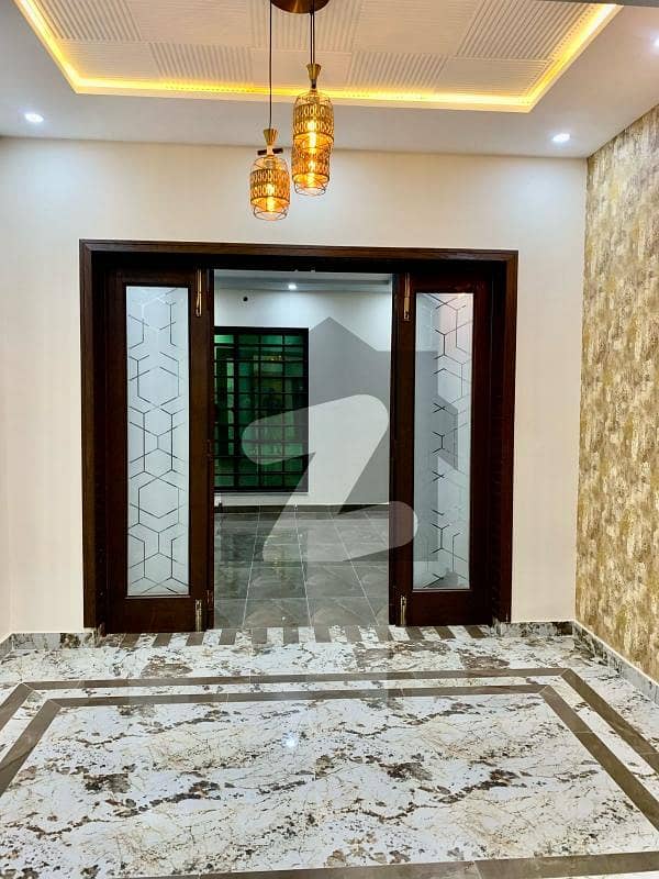 پنجاب یونیورسٹی ایمپلائیز سوسائٹی لاہور میں 6 کمروں کا 1 کنال مکان 5.1 کروڑ میں برائے فروخت۔