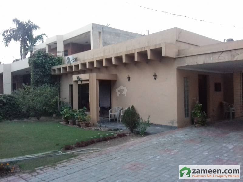 1 Kanal House Fro Sale Facing Park In Gulberg