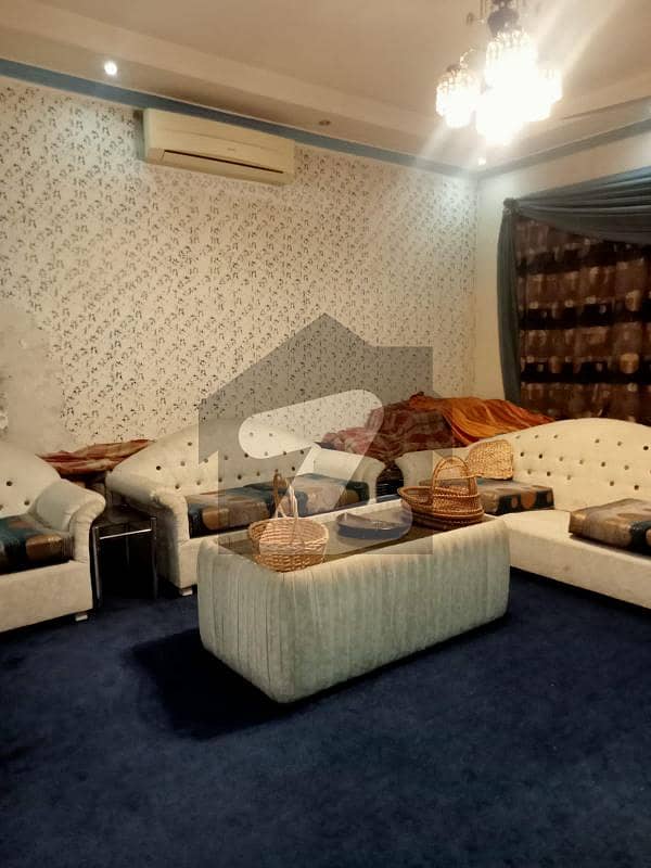 گلبرگ لاہور میں 6 کمروں کا 1 کنال مکان 7.5 کروڑ میں برائے فروخت۔