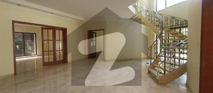 کینٹ لاہور میں 5 کمروں کا 2 کنال مکان 4.5 لاکھ میں کرایہ پر دستیاب ہے۔
