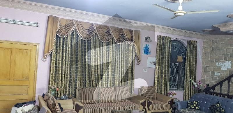 سیٹیلائیٹ ٹاؤن - بلاک ڈی سیٹیلائیٹ ٹاؤن,راولپنڈی میں 6 کمروں کا 1 کنال مکان 12.0 کروڑ میں برائے فروخت۔