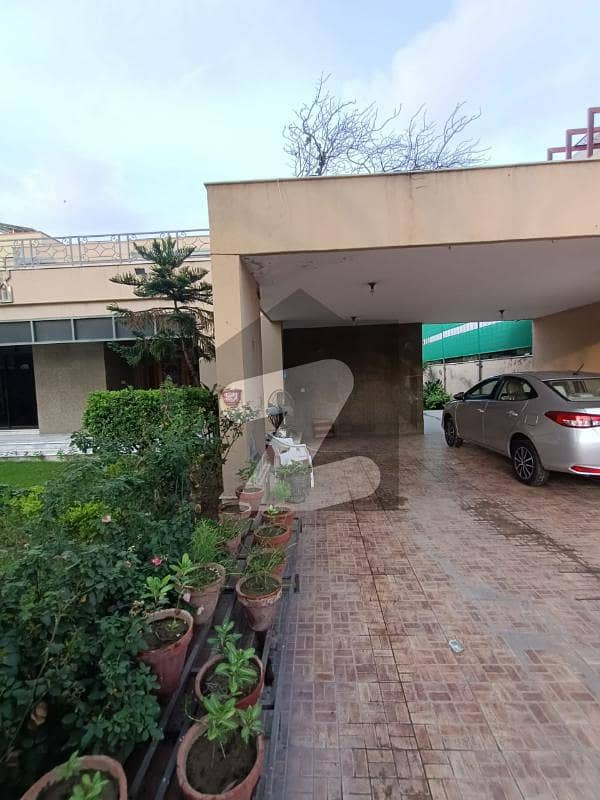 گلبرگ 2 گلبرگ,لاہور میں 8 کمروں کا 1 کنال مکان 6.0 لاکھ میں کرایہ پر دستیاب ہے۔