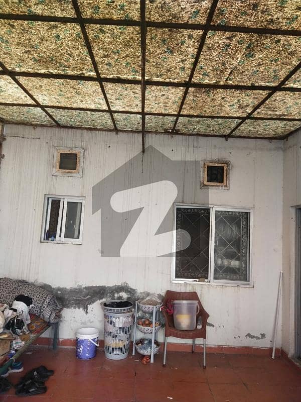 R block 10Years Old House 2 Cars Porch