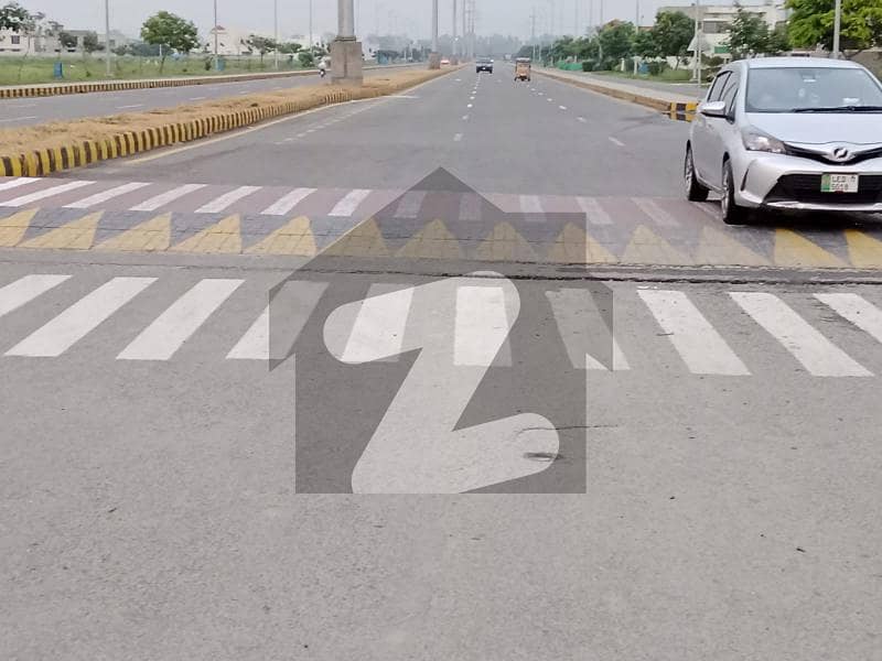 ڈی ایچ اے فیز 7 - بلاک کیو فیز 7,ڈیفنس (ڈی ایچ اے),لاہور میں 3 کنال رہائشی پلاٹ 9.5 کروڑ میں برائے فروخت۔