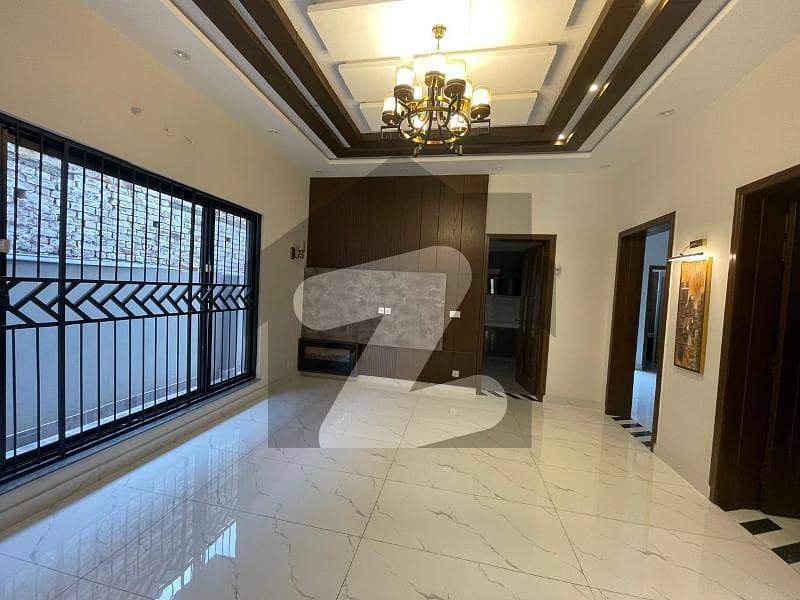 10 Marla House Available For Rent In Gulbahar Block Bahria Town Lahore