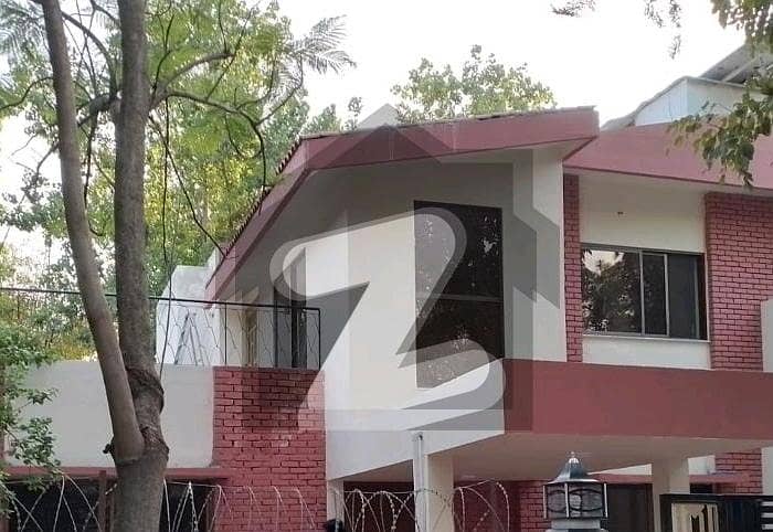 Double Storey 333 SY 4 Bedrooms House For Rent In F-8, Islamabad.