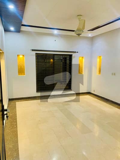 واپڈا ٹاؤن فیز 2 واپڈا ٹاؤن,لاہور میں 3 کمروں کا 1 کنال بالائی پورشن 70.0 ہزار میں کرایہ پر دستیاب ہے۔