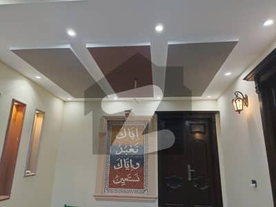 جوبلی ٹاؤن لاہور میں 6 کمروں کا 7 مرلہ مکان 2.9 کروڑ میں برائے فروخت۔
