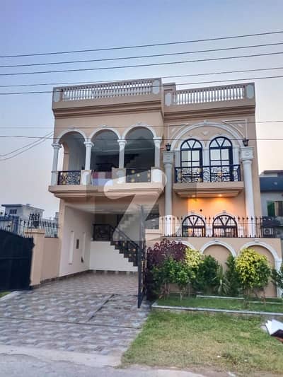 جوبلی ٹاؤن لاہور میں 6 کمروں کا 7 مرلہ مکان 2.57 کروڑ میں برائے فروخت۔