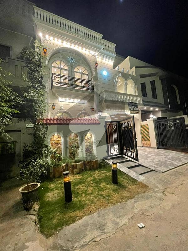 کینال گارڈن - ٹپ سیکٹر کینال گارڈن,لاہور میں 4 کمروں کا 5 مرلہ مکان 1.75 کروڑ میں برائے فروخت۔
