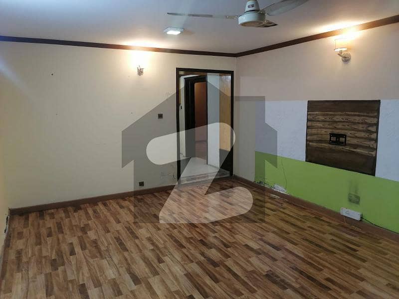 F10 LOWER PORTION 2BEDS WOODEN FLOORING BEST LOCATION REASONABLE RENT