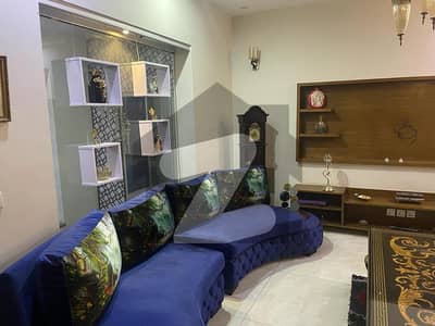 بحریہ ٹاؤن - اوورسیزبی بحریہ ٹاؤن اوورسیز انکلیو,بحریہ ٹاؤن,لاہور میں 5 کمروں کا 1 کنال مکان 5.5 کروڑ میں برائے فروخت۔
