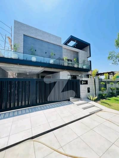 1 Kanal Luxury House Available For Rent