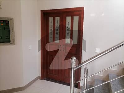 ڈیوائن گارڈنز ۔ بلاک ڈی ڈیوائن گارڈنز,لاہور میں 3 کمروں کا 8 مرلہ مکان 3.0 کروڑ میں برائے فروخت۔