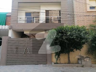 جوہر ٹاؤن فیز 2 جوہر ٹاؤن,لاہور میں 4 کمروں کا 5 مرلہ مکان 2.6 کروڑ میں برائے فروخت۔