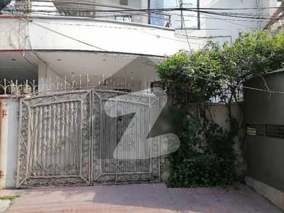 جوہر ٹاؤن فیز 2 جوہر ٹاؤن,لاہور میں 4 کمروں کا 5 مرلہ مکان 2.3 کروڑ میں برائے فروخت۔