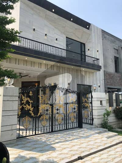 ڈی ایچ اے 9 ٹاؤن ڈیفنس (ڈی ایچ اے),لاہور میں 5 کمروں کا 8 مرلہ مکان 4.65 کروڑ میں برائے فروخت۔