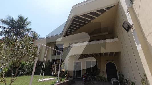 Corner Shadman Town - Sector-14/B 600 Square Yards House For sale