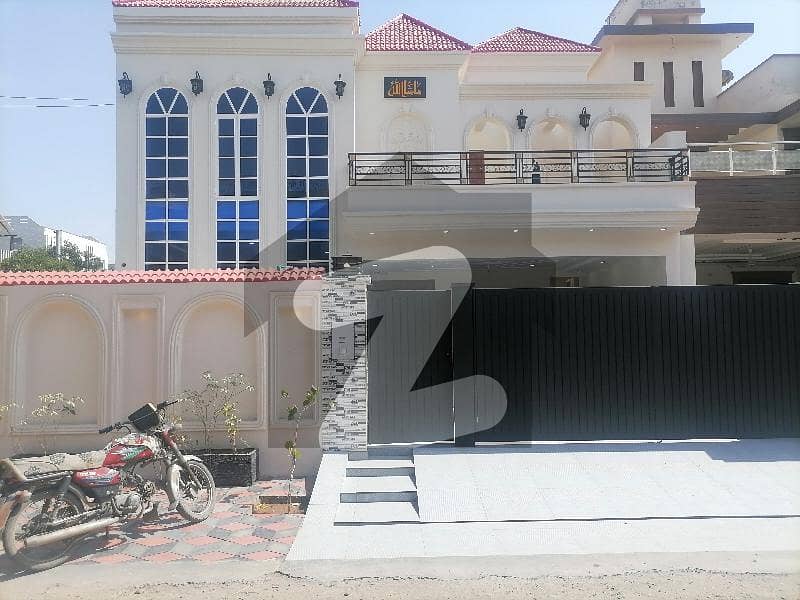 13 Marla House For sale In Rs. 44000000 Only