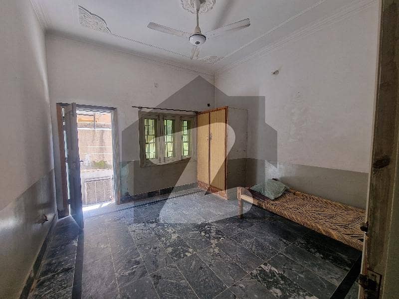 حیات آباد فیز 3 حیات آباد,پشاور میں 1 کمرے کا 5 مرلہ کمرہ 15.0 ہزار میں کرایہ پر دستیاب ہے۔