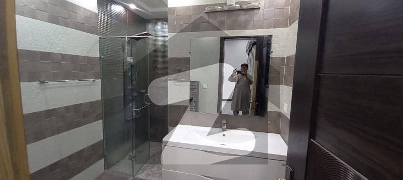 الرحمان گارڈن لاہور میں 3 کمروں کا 10 مرلہ فلیٹ 70.0 ہزار میں کرایہ پر دستیاب ہے۔