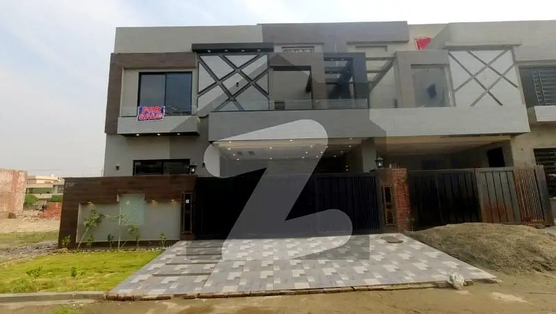 Prime Location 10 Marla House Available In LDA Avenue For Sale