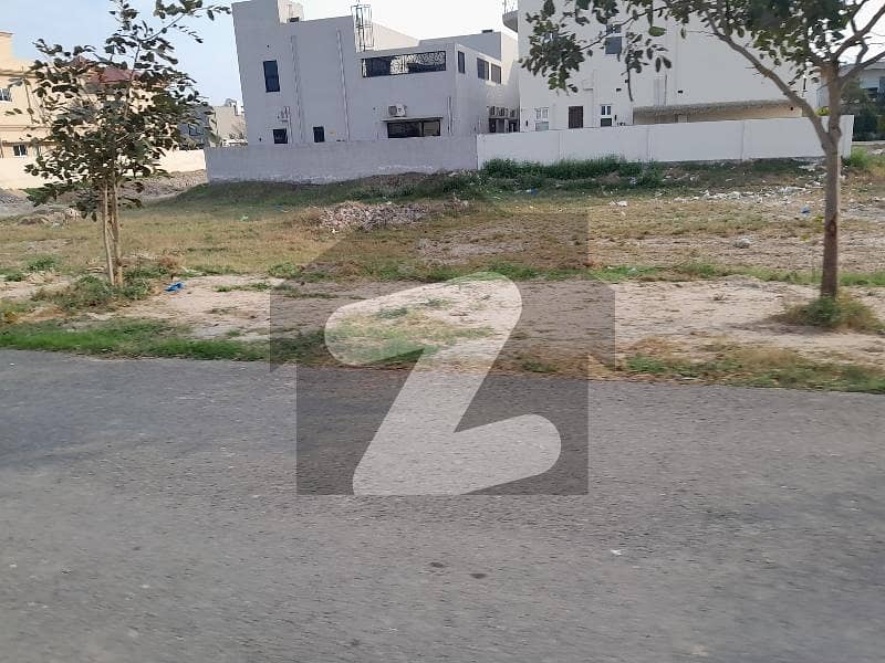 ڈی ایچ اے فیز 6 - بلاک ایم فیز 6,ڈیفنس (ڈی ایچ اے),لاہور میں 1 کنال رہائشی پلاٹ 4.8 کروڑ میں برائے فروخت۔