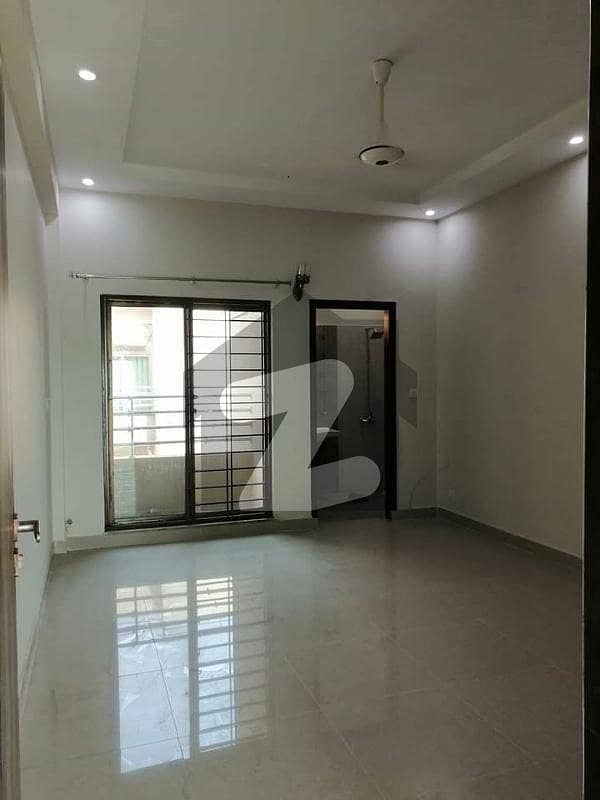 12 MARLA 4BED ROOM APARTMENT AVAILABLE FOR RENT NEAR MCDOWNLDS IN ASKARI 11